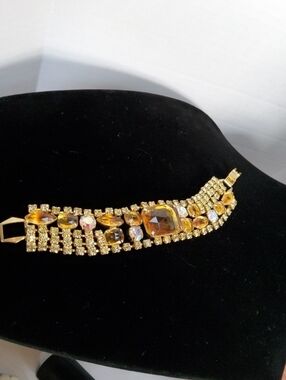 Vintage Goldtone Statement Bracelet.